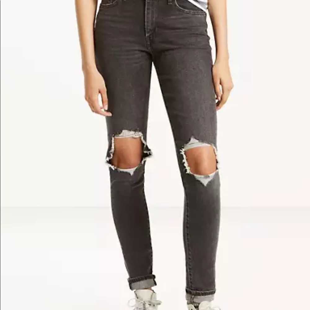 Levi’s 721 skinny jeans busted knees
